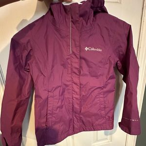 GUC Columbia Girls Arcadia Rain Jacket size XS (6/6x). Plum color.